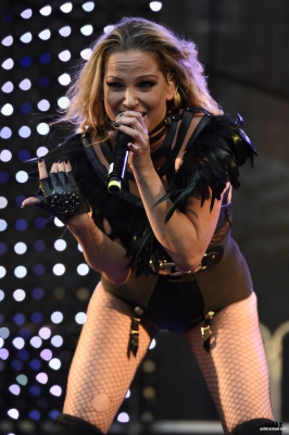 Sarah_performing_at_the_Leeds_Pride_07_08_16_285529.jpg