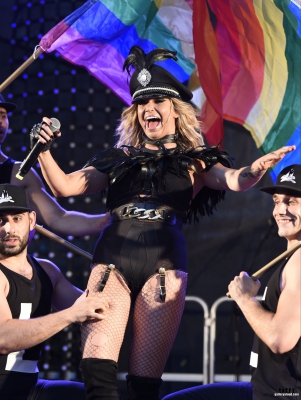 Sarah_performing_at_the_Leeds_Pride_07_08_16_28629.jpg