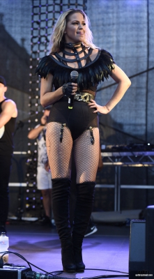 Sarah_performing_at_the_Leeds_Pride_07_08_16_287429.jpg