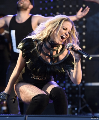 Sarah_performing_at_the_Leeds_Pride_07_08_16_287729.jpg