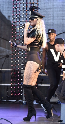 Sarah_performing_at_the_Leeds_Pride_07_08_16_288829.jpg