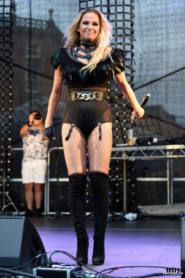Sarah_performing_at_the_Leeds_Pride_07_08_16_289529.jpg
