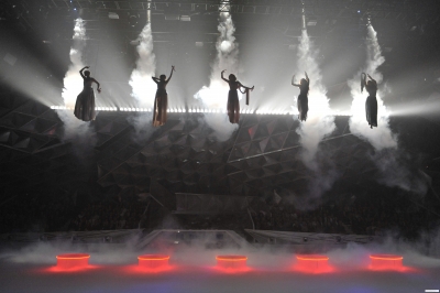 Girls_Aloud_at_Dancing_on_Ice_Performance_150309_12.jpg
