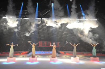 Girls_Aloud_at_Dancing_on_Ice_Performance_150309_15.jpg