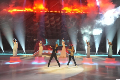 Girls_Aloud_at_Dancing_on_Ice_Performance_150309_16.jpg