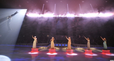 Girls_Aloud_at_Dancing_on_Ice_Performance_150309_18.jpg