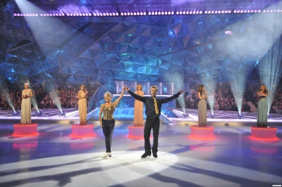 Girls_Aloud_at_Dancing_on_Ice_Performance_150309_19.jpg