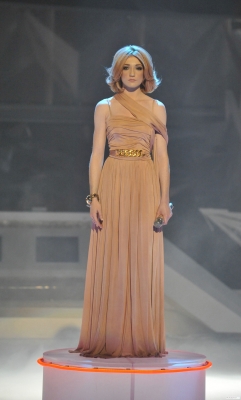 Girls_Aloud_at_Dancing_on_Ice_Performance_150309_21.jpg