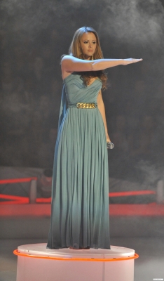 Girls_Aloud_at_Dancing_on_Ice_Performance_150309_22.jpg