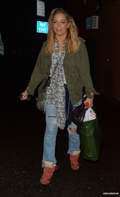 Sarah_leaving_New_Wimbledon_Theatre_03_09_16_282129.JPG