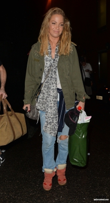 Sarah_leaving_New_Wimbledon_Theatre_03_09_16_282529.JPG