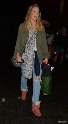 Sarah_leaving_New_Wimbledon_Theatre_03_09_16_282629.JPG
