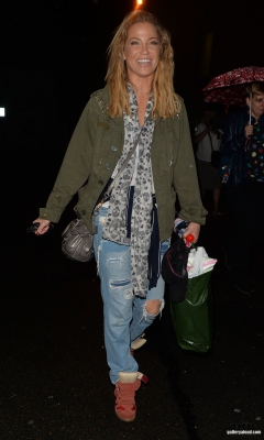 Sarah_leaving_New_Wimbledon_Theatre_03_09_16_28629.jpg