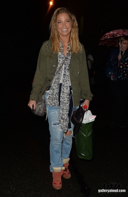 Sarah_leaving_New_Wimbledon_Theatre_03_09_16_287129.jpg