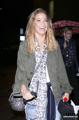 Sarah_leaving_New_Wimbledon_Theatre_03_09_16_28829.jpg