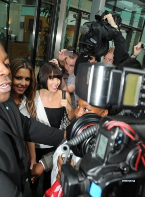 Cheryl_Cole_arriving_at_the_Manchester_X_Factor_live_auditions_030709_37.jpg