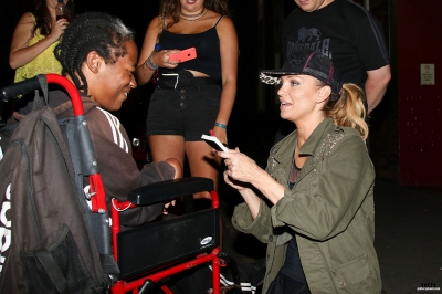 Sarah_outside_Bristol_Hippodrome_14_09_16_281629.jpg