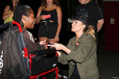 Sarah_outside_Bristol_Hippodrome_14_09_16_281729.jpg