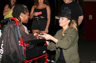 Sarah_outside_Bristol_Hippodrome_14_09_16_281829.jpg