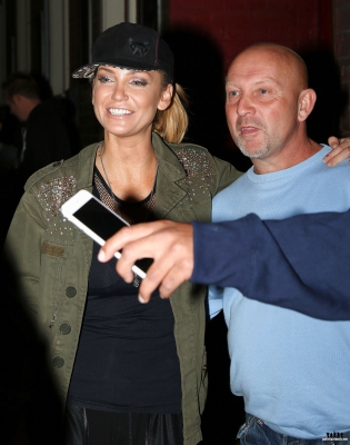 Sarah_outside_Bristol_Hippodrome_14_09_16_28829.jpg
