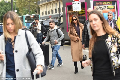 Cheryl_Heading_to_Paris_Fashion_Week_02_10_16_283429.jpg