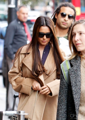 Cheryl_Heading_to_Paris_Fashion_Week_02_10_16_28929.jpg