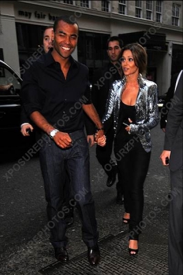 Cheryl_and_Ashley_leaving_Nobu_Berkely_restaurant_020709_33.jpg