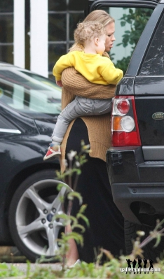 Kimberley_and_Bobby_out_and_about_07_10_16_281529.jpg