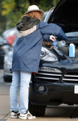 Nicola_out_and_about_in_London_06_10_16_281729.jpg