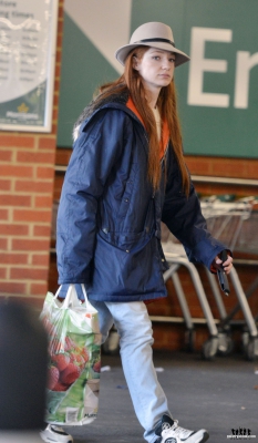 Nicola_out_and_about_in_London_06_10_16_282829.jpg