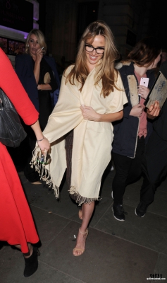 Nadine_at_Spectacle_Wearer_of_the_Year_Awards_in_London_11_10_16_288529.jpg