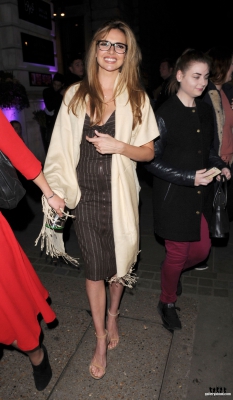 Nadine_at_Spectacle_Wearer_of_the_Year_Awards_in_London_11_10_16_288929.jpg