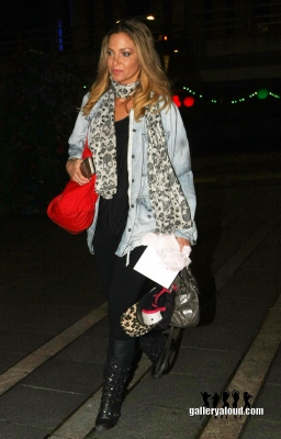 Leaving_the_New_Alexandra_Theatre_in_Birmingham_20_09_16_28629.jpg