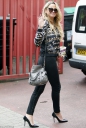 Sarah_Harding_could_barely_first_official_rehearsal_for_GhostThe_Musical_in_London_10_08_16_28229.jpg