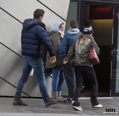 Sarah_arriving_at_the_Bord_Gais_Energy_Theatre_in_Dublin_12_11_16_281229.jpg
