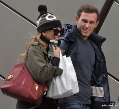Sarah_arriving_at_the_Bord_Gais_Energy_Theatre_in_Dublin_12_11_16_28129.jpg