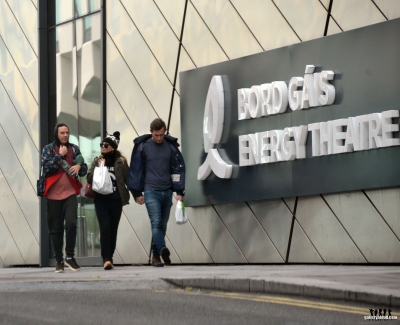 Sarah_arriving_at_the_Bord_Gais_Energy_Theatre_in_Dublin_12_11_16_281529.jpg