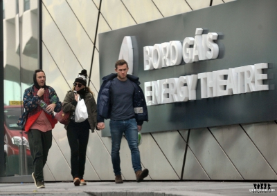 Sarah_arriving_at_the_Bord_Gais_Energy_Theatre_in_Dublin_12_11_16_281629.jpg