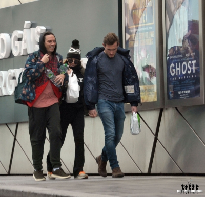 Sarah_arriving_at_the_Bord_Gais_Energy_Theatre_in_Dublin_12_11_16_281929.jpg