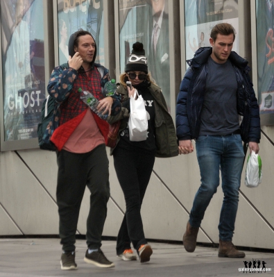 Sarah_arriving_at_the_Bord_Gais_Energy_Theatre_in_Dublin_12_11_16_282129.jpg