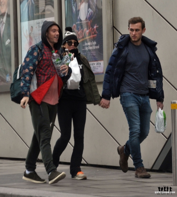 Sarah_arriving_at_the_Bord_Gais_Energy_Theatre_in_Dublin_12_11_16_282429.jpg
