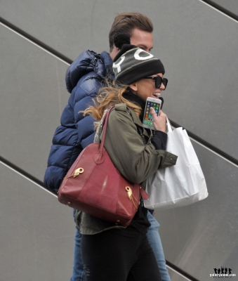 Sarah_arriving_at_the_Bord_Gais_Energy_Theatre_in_Dublin_12_11_16_28529.jpg