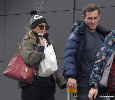 Sarah_arriving_at_the_Bord_Gais_Energy_Theatre_in_Dublin_12_11_16_28929.jpg
