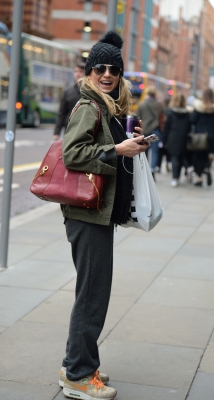 Arriving_at_Palace_Theatre2C_Manchester_27_10_16_281129.jpg