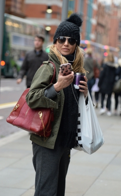 Arriving_at_Palace_Theatre2C_Manchester_27_10_16_281229.jpg