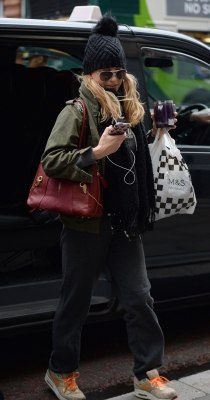 Arriving_at_Palace_Theatre2C_Manchester_27_10_16_28129.jpg