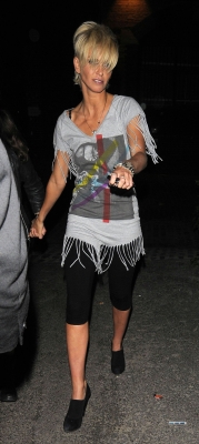 Sarah_Harding_leaving_Gilgamesh_Restaurant_Bar_030709_5.jpg