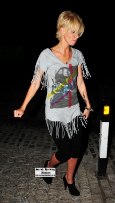Sarah_Harding_leaving_Gilgamesh_Restaurant_Bar_03_07_09_281529.jpg