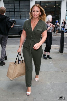Outside_AOL_Build_in_London_20_07_17_287129.jpg