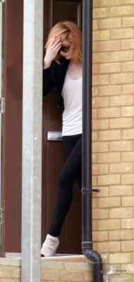 Nicola_Roberts_leaving_her_London_home_070709_3.jpg